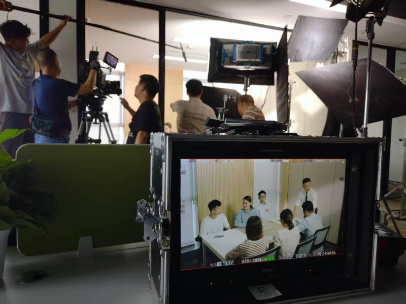 广东TVC拍摄公司：科技产品视觉化大师，诠释未来感与功能美学